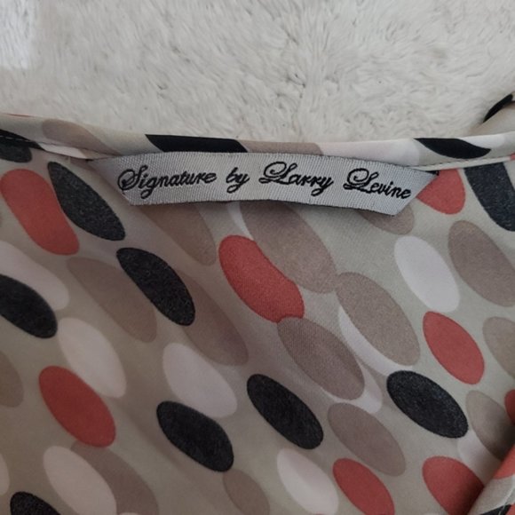 Larry Levine Ruffled Flutter Sleeveless Blouse with oval circle pattern - Picture 7 of 10